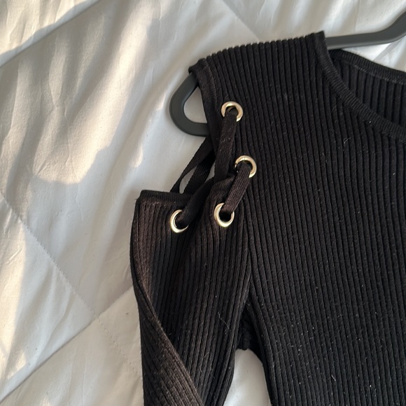 Cut out at shoulders black mini sweater dress - Picture 3 of 3